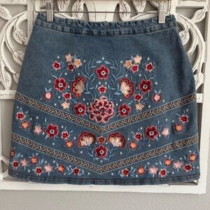 Rockin’ C Embroidered Floral Denim Skirt -‎ Size M